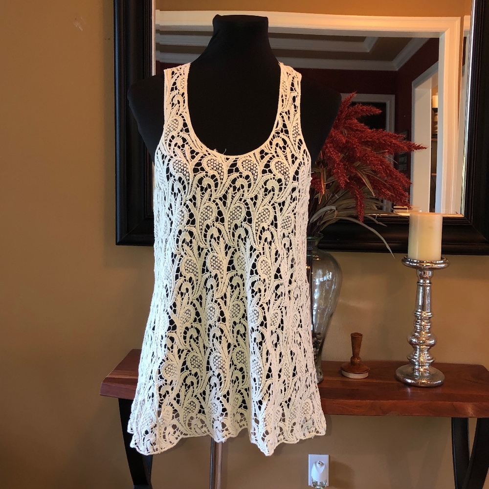 Solitaire Cream Colored Lace Racer Back Top - EUC